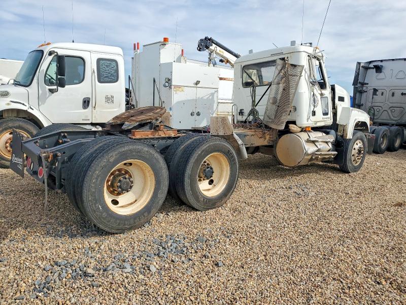 2010 VIN 1M1AN09Y1AN005405 COPART salvage auction — SIDE, TX - SALVAGE VEHICLE TITLE, sold $7,500 on 2026-09-15 (photo 4)