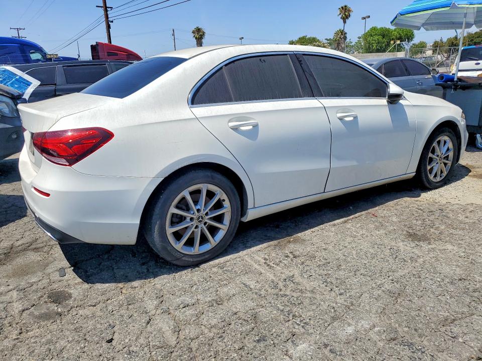 2019 Mercedes-benz A-klasse VIN WDD3G4FB6KW019697 COPART salvage auction — MINOR DENT/SCRATCHES, Ca - Dis/Dlr/Exp Only Clean Title, sold $7,100 on 2026-07-30 (photo 3)