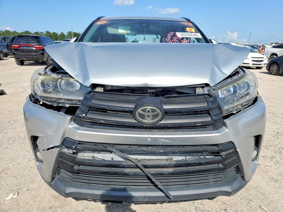 2017 Toyota VIN 5TDKZRFH3HS520492 COPART salvage auction — REAR END, TX - SALVAGE VEHICLE TITLE, sold $150 on 2026-07-24 (photo 5)