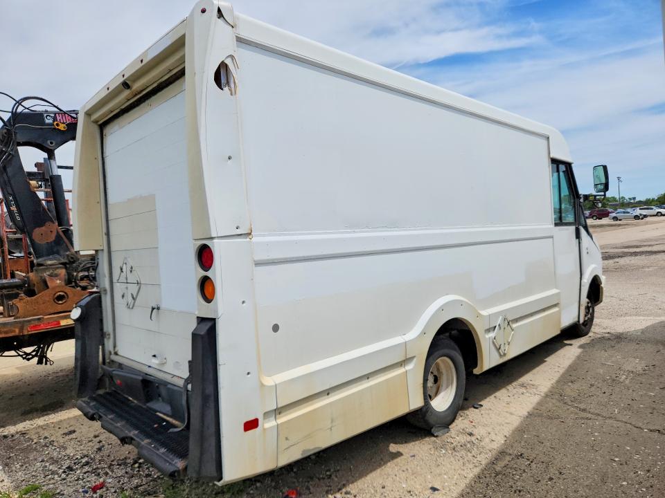 2014 Isuzu Npr VIN JALB4T171E7W00050 COPART salvage auction — REAR END, IL - CERTIFICATE OF TITLE, sold $150 on 2026-07-23 (photo 3)