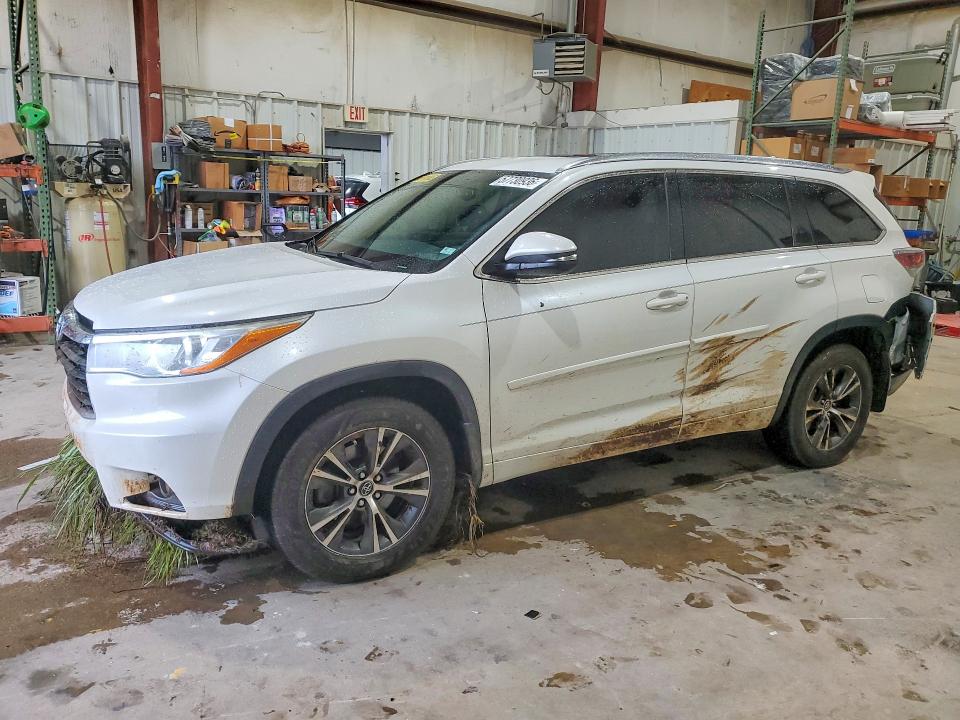 2016 Toyota VIN 5TDJKRFH5GS352661 COPART salvage auction — FRONT END, Salvage Title, sold $300 on 2026-07-24 (photo 1)