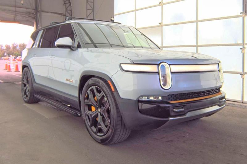 2023 Rivian R1s VIN 7PDSGABA4PN019950 COPART salvage auction — NORMAL WEAR, Az - Cert Of Title - Salvage (P), sold $43,500 on 2026-07-27 (photo 1)