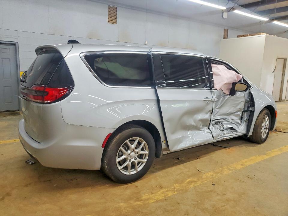 2026 Chrysler Pacifica VIN 2C4RC1BG5TR239892 COPART salvage auction — SIDE, Nc - Dlr Only Bill Of Sale, sold $10,300 on 2026-07-29 (photo 3)