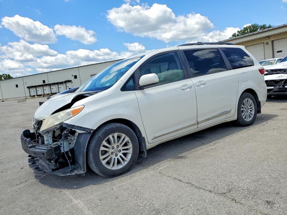 2017 Toyota Sienna VIN 5TDYZ3DC7HS849615 COPART salvage auction — FRONT END, In - Cert Of Title-Salvage Title, sold $300 on 2026-07-30 (photo 1)