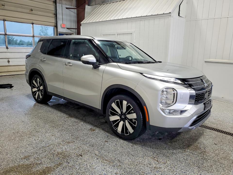 2025 Mitsubishi Outlander VIN JA4J4VA87SZ016716 COPART salvage auction — NORMAL WEAR, Nj - Certificate Of Title, sold $18,300 on 2026-07-08 (photo 4)