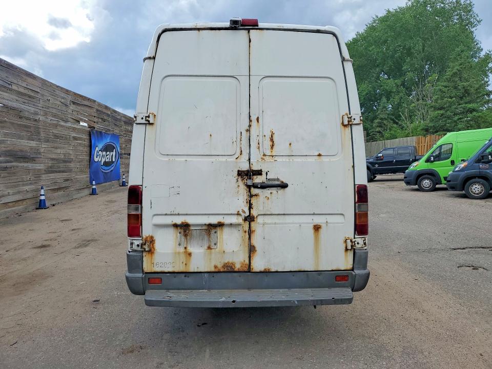 2005 Sprinter 2500 sprinter VIN WD2PD744955718227 COPART salvage auction — FRONT END, Mn - Cert Of Title-Prior Salvage, sold $200 on 2026-07-15 (photo 6)