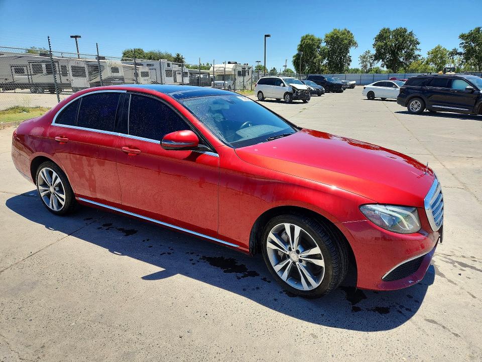 2017 Mercedes-benz E-class VIN WDDZF4JB6HA071499 COPART salvage auction — MINOR DENT/SCRATCHES, CA - CERTIFICATE OF TITLE, sold $4,150 on 2026-07-16 (photo 4)
