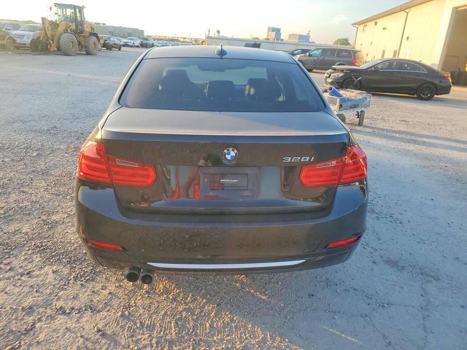 2013 BMW 3er VIN WBA3A5G54DNP21839 COPART salvage auction — FRONT END, Ia - Salvage W/Salvage History, sold $625 on 2026-07-10 (photo 6)