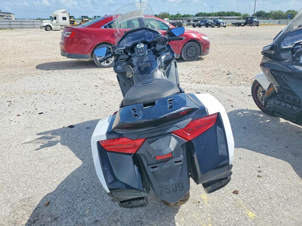 2021 Honda Gl1800c VIN JH2SC7915MK300249 COPART salvage auction — MINOR DENT/SCRATCHES, Tx - Certificate Of Title, sold $8,200 on 2026-07-02 (photo 4)