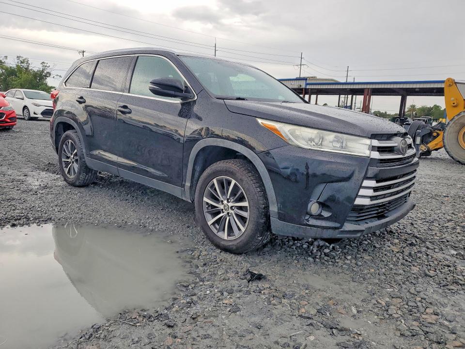 2019 Toyota Highlander VIN 5TDKZRFH8KS573194 COPART salvage auction — MINOR DENT/SCRATCHES, Fl - Certificate Of Title, sold $12,900 on 2026-07-24 (photo 4)