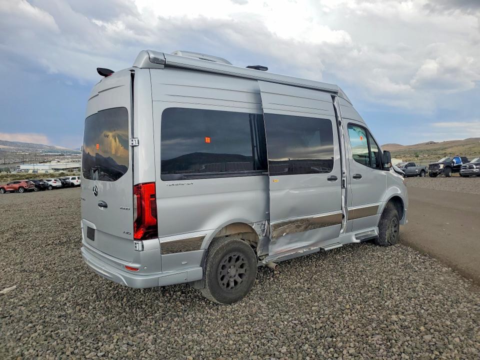 2024 Mercedes-benz Sprinter VIN W1X4NBVY1RT173311 COPART salvage auction — ROLLOVER, CA - SALVAGE CERTIFICATE, sold $16,100 on 2026-07-23 (photo 3)