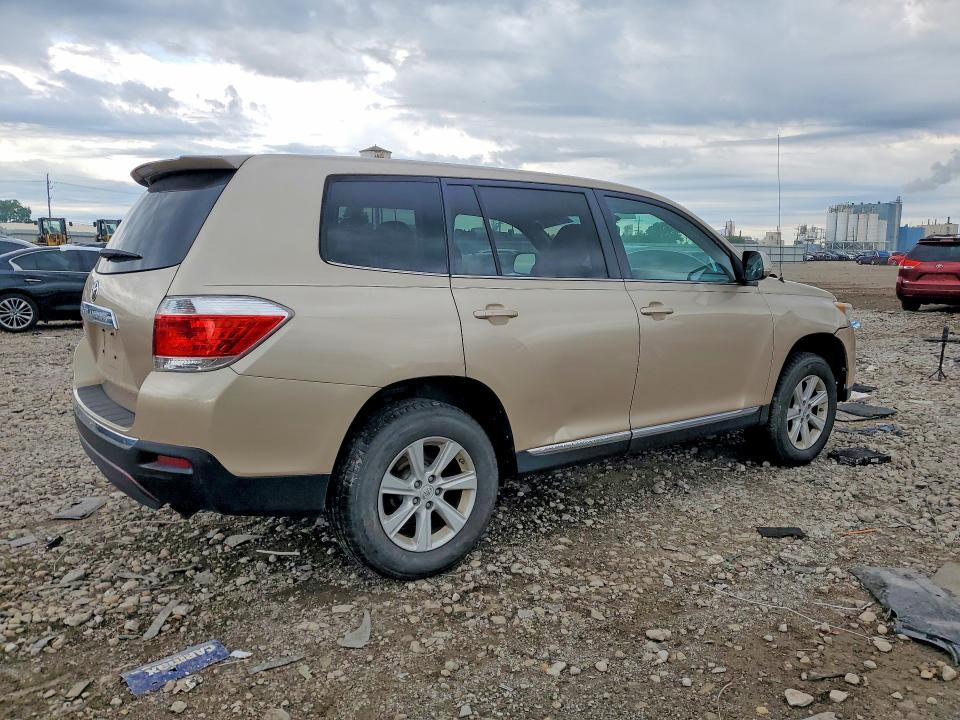 2011 Toyota Highlander VIN 5TDZA3EH5BS016196 COPART salvage auction — MINOR DENT/SCRATCHES, Il - Certificate Of Title, sold $2,400 on 2026-07-31 (photo 3)