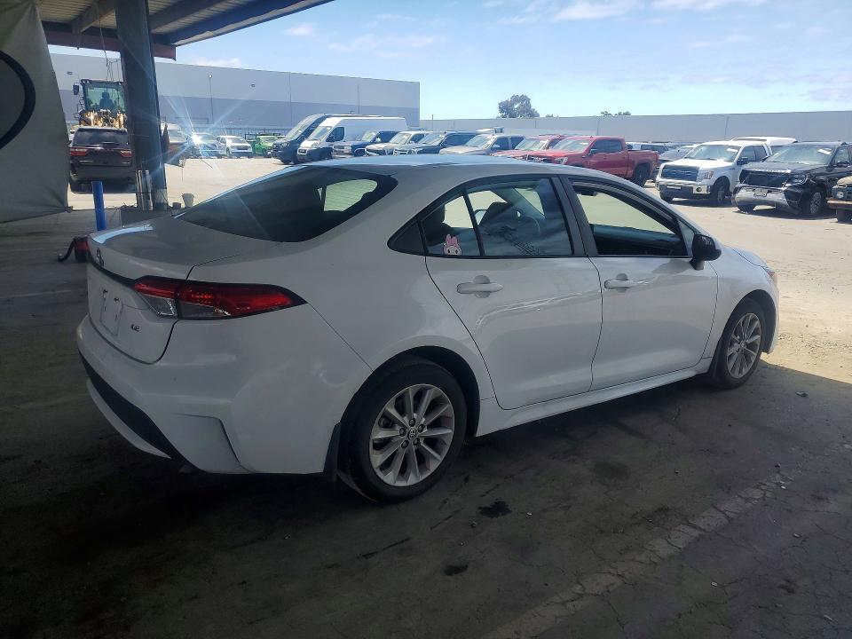 2022 Toyota Corolla VIN 5YFBPMBE9NP342046 COPART salvage auction — MINOR DENT/SCRATCHES, BC - VEH REGISTRATION-NO BRAND (P), sold $750 on 2026-07-28 (photo 3)