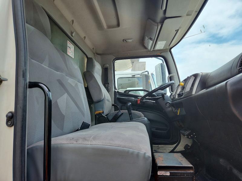 2014 Hino 338 VIN 5PVNV8JT9E4S53297 COPART salvage auction — NORMAL WEAR, NY - CERTIFICATE OF TITLE, sold $2,150 on 2026-10-06 (photo 5)