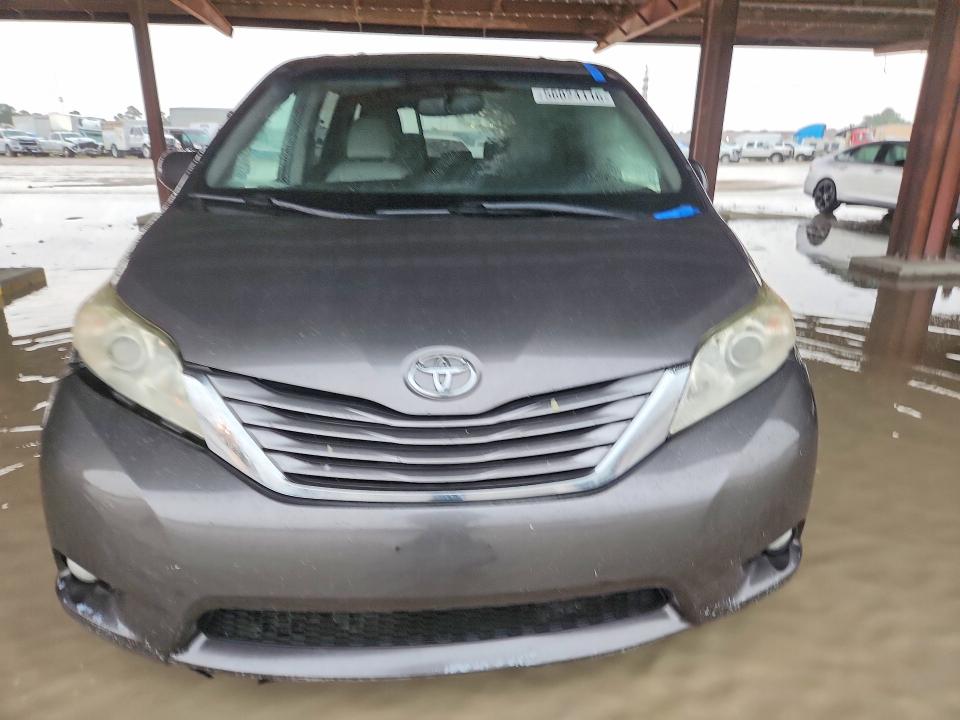 2017 Toyota Sienna VIN 5TDYZ3DC9HS775551 COPART salvage auction — FRONT END, Tx - Certificate Of Title (P), sold $8,300 on 2026-07-02 (photo 5)