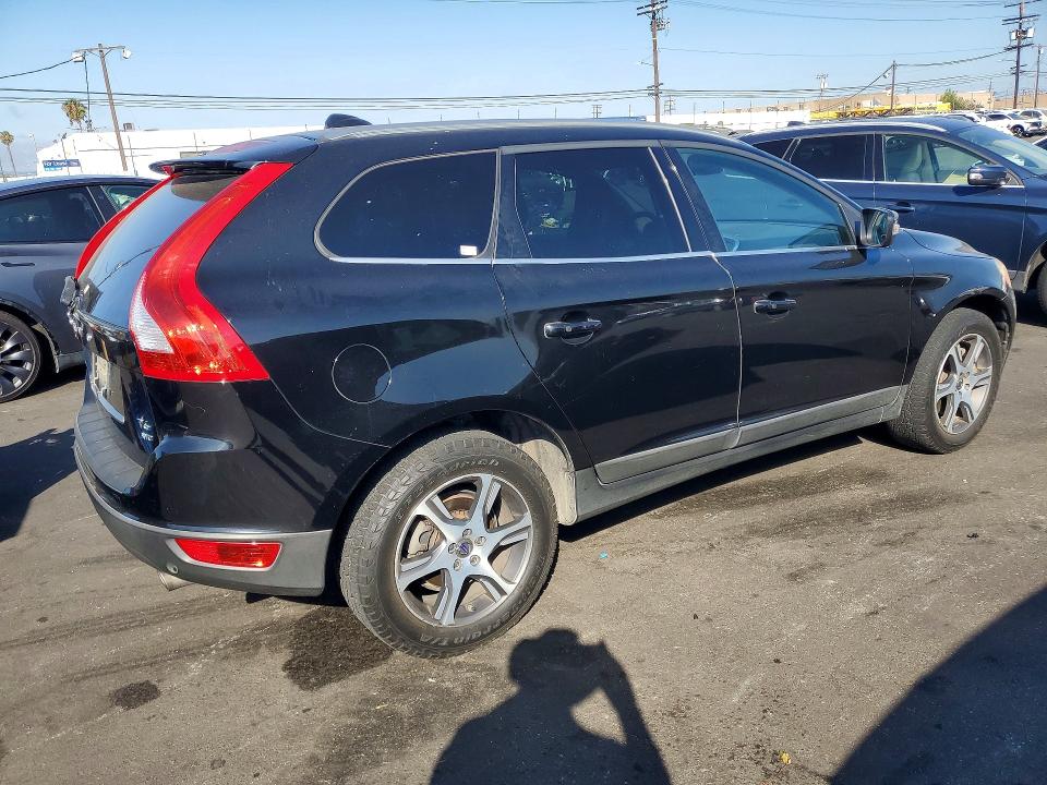 2013 Volvo VIN YV4902DZ2D2449599 COPART salvage auction — MINOR DENT/SCRATCHES, Ca - Dis/Dlr/Exp Only Clean Title, sold $700 on 2026-07-22 (photo 3)
