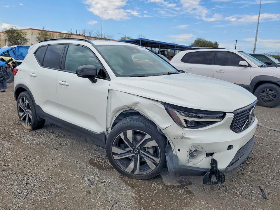 2024 Volvo Xc40 VIN YV4L12UM3R2229273 COPART salvage auction — FRONT END, Nv - Salvage Title, sold $200 on 2026-07-28 (photo 4)