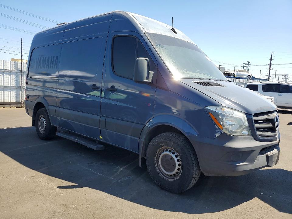 2018 Mercedes-benz Sprinter VIN WD3PE7CD1JP622584 COPART salvage auction — MINOR DENT/SCRATCHES, Ca - Dis/Dlr/Exp Only Clean Title (P), sold $4,350 on 2026-07-27 (photo 4)