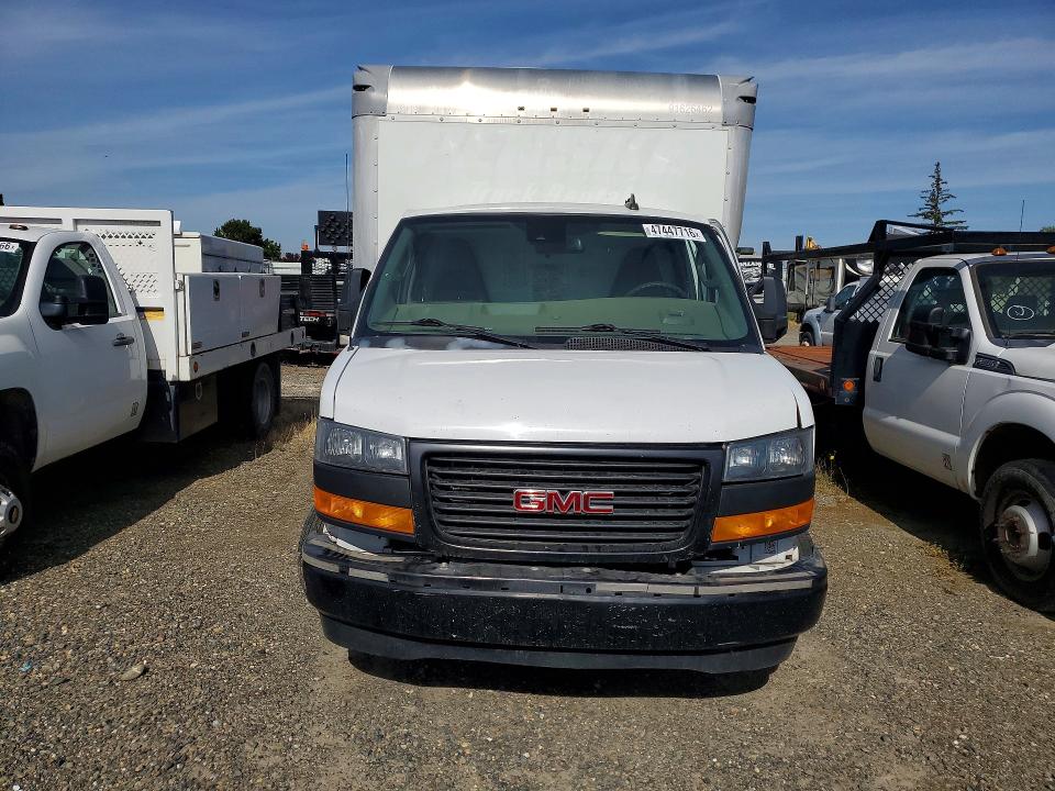2022 Gmc Savana VIN 7GZ37TC73NN006360 COPART salvage auction — SIDE, CA - SALVAGE CERTIFICATE, sold $3,350 on 2026-07-08 (photo 5)
