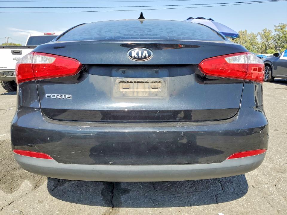 2015 Kia Forte VIN KNAFX4A6XF5422110 COPART salvage auction — MINOR DENT/SCRATCHES, Ca - App For Dup Clean Or Ac, sold $1,400 on 2026-07-25 (photo 6)