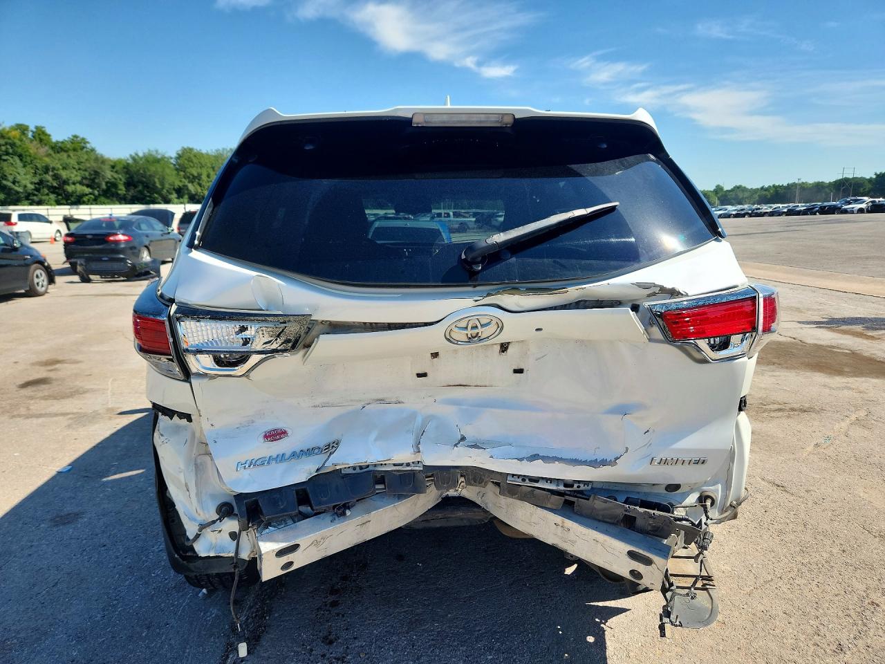 2015 Toyota Highlander VIN 5TDYKRFH8FS082189 COPART salvage auction — Rear End, OK - CERT OF TITLE-SALVAGE, sold $5,500 on 2026-07-09 (photo 6)