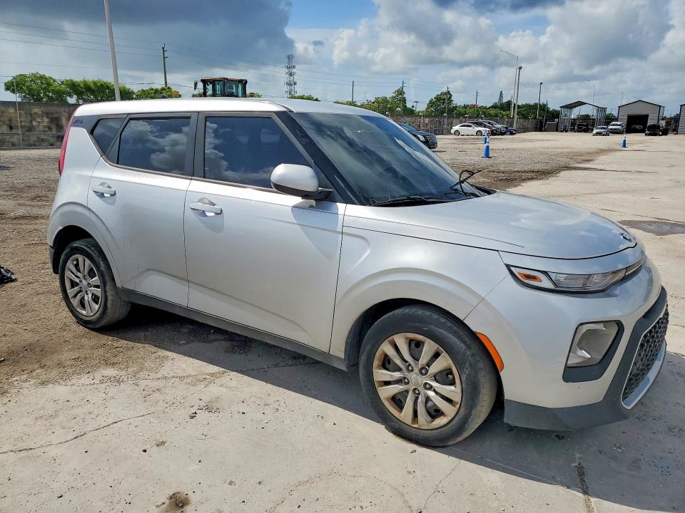 2020 Kia Soul VIN KNDJ23AU8L7718523 COPART salvage auction — MINOR DENT/SCRATCHES, FL - CERTIFICATE OF TITLE, sold $4,000 on 2026-07-07 (photo 4)