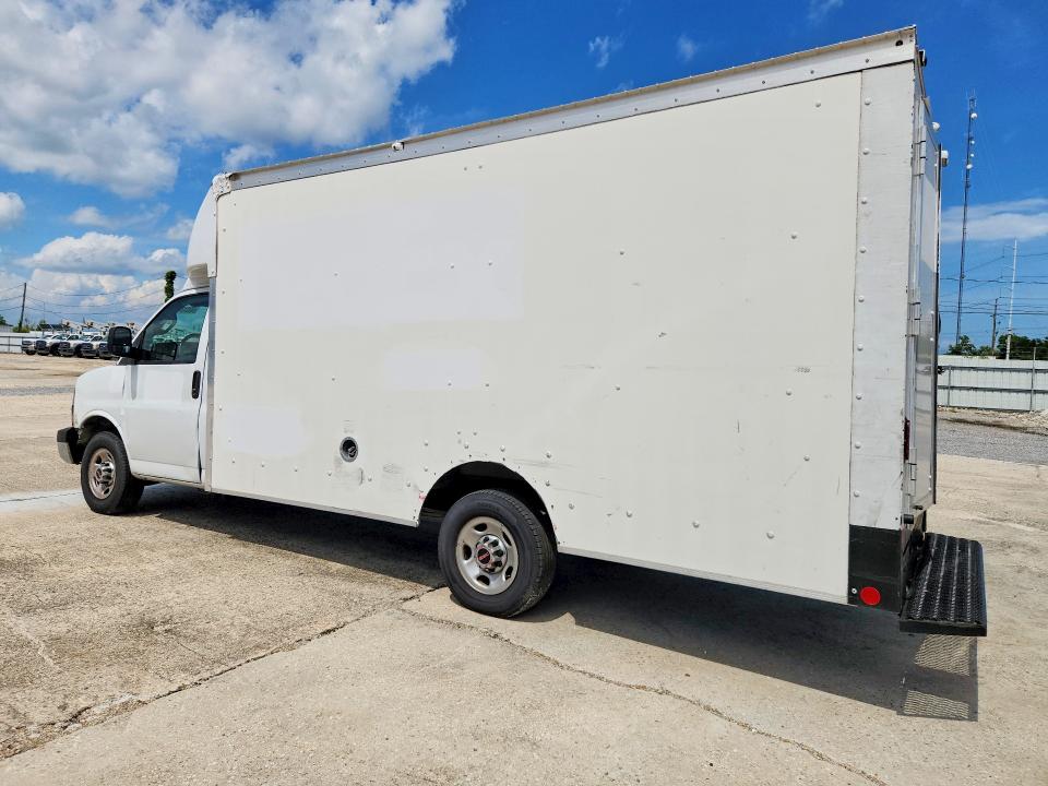 2022 Gmc Savana VIN 1GD07SF75N1226463 COPART salvage auction — MINOR DENT/SCRATCHES, Va - Certificate Of Title, sold $7,000 on 2026-07-21 (photo 2)