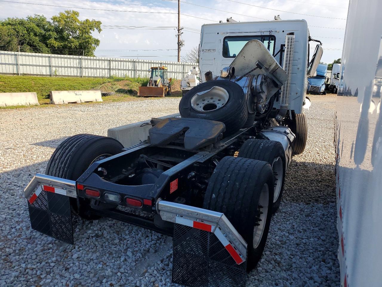 2021 Volvo VNR VIN 4V4WC9DG3MN600148 COPART salvage auction — Side, OR - SALVAGE TITLE CERTIFICATE, sold $875 on 2026-07-09 (photo 6)