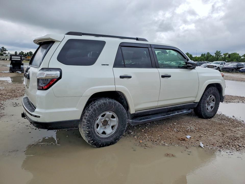 2020 Toyota 4runner VIN JTEBU5JR9L5819065 COPART salvage auction — SIDE, TX - SALVAGE VEHICLE TITLE, sold $20,600 on 2026-07-24 (photo 3)