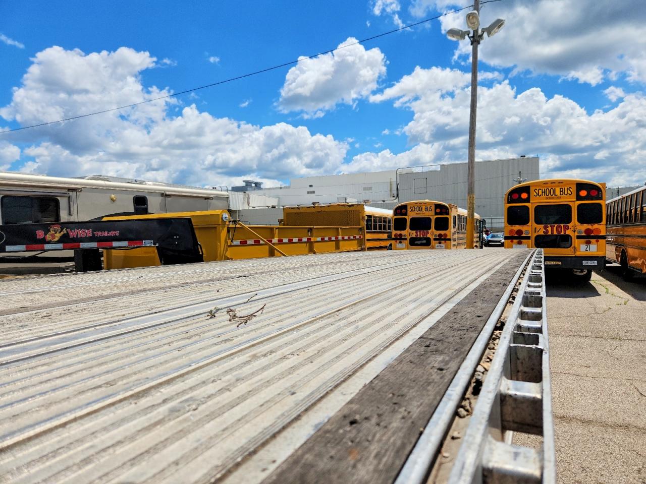 2006 Reitnouer Flatbed Trailer VIN 1RNF48A296R015935 COPART salvage auction — Side, OH - CERT OF TITLE-SALVAGE, sold $6,800 on 2026-07-09 (photo 6)