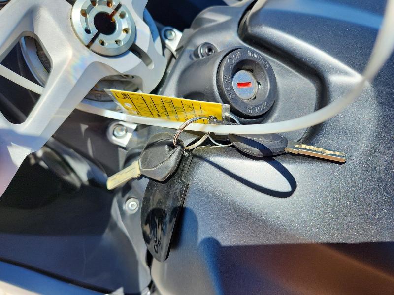 2025 Ducati Panigale VIN ZDMHAATWXSB016191 COPART salvage auction — SIDE, Salvage Title, sold $6,400 on 2026-08-13 (photo 8)