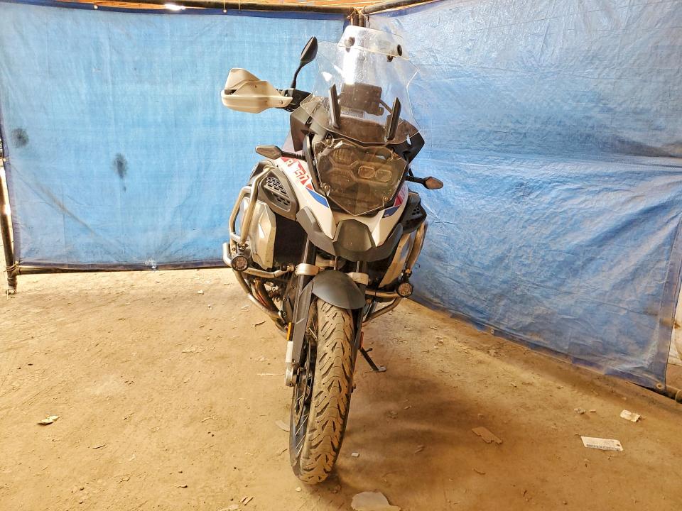 2021 BMW R 1250 VIN WB10M1309M6D62837 COPART salvage auction — FRONT END, ON - PERMIT IRREPAIRABLE, sold $10,100 on 2026-07-14 (photo 2)