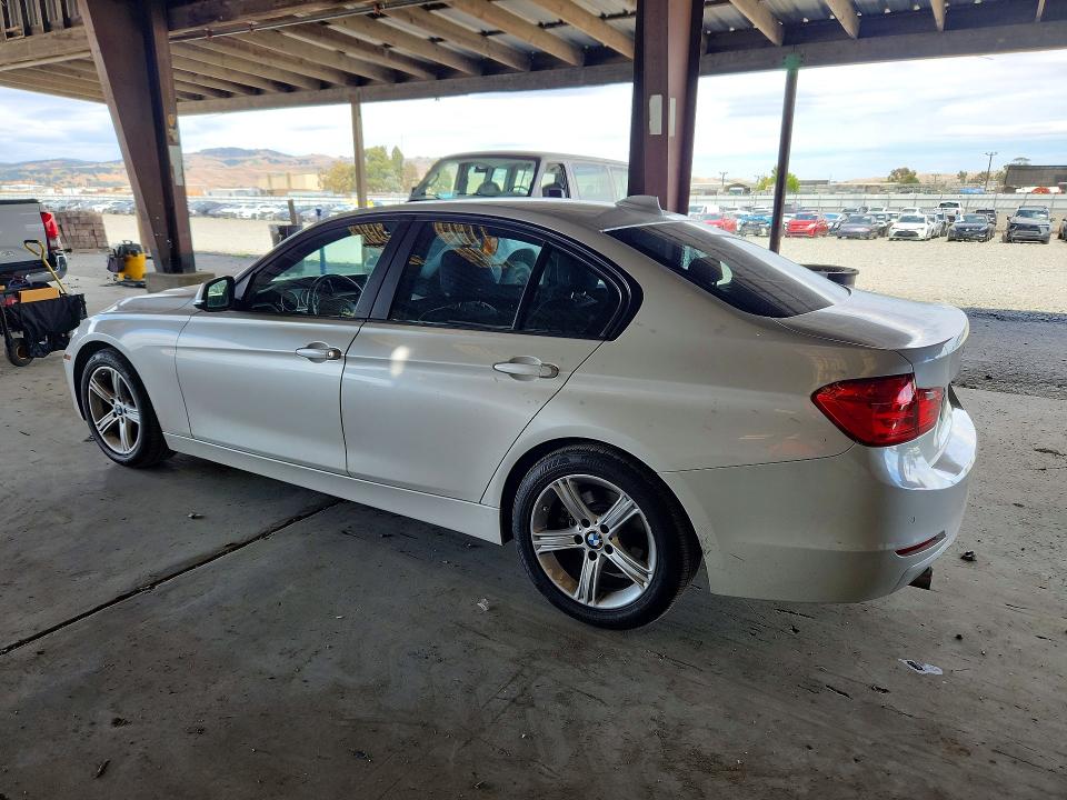 2015 BMW 3er VIN WBA3B1C55FK137028 COPART salvage auction — REAR END, CA - SALVAGE CERTIFICATE, sold $900 on 2026-07-30 (photo 2)
