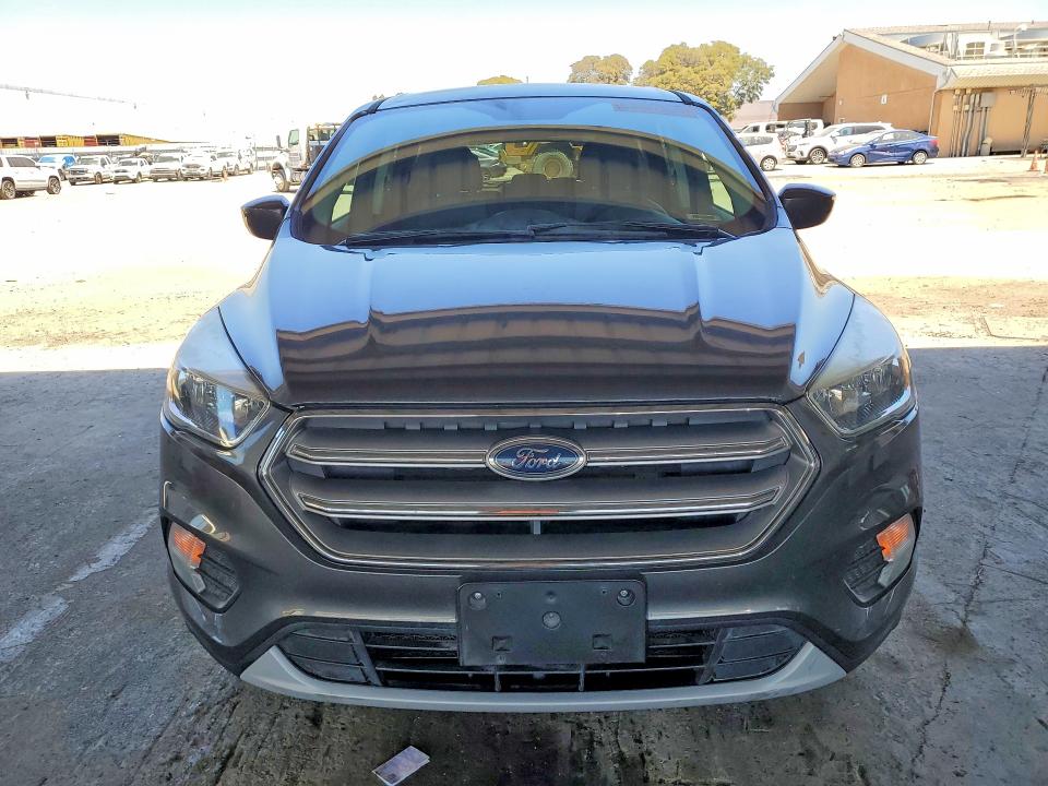 2017 Ford Escape VIN 1FMCU9GD6HUE39346 COPART salvage auction — MINOR DENT/SCRATCHES, Ca - Dis/Dlr/Exp Only Clean Title, sold $450 on 2026-07-02 (photo 5)