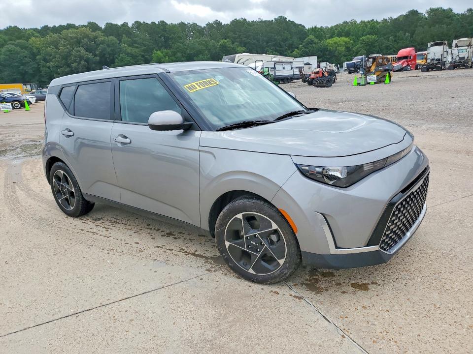 2023 Kia Soul VIN KNDJ33AU0P7878060 COPART salvage auction — SIDE, MS - CERT OF TITLE-SALVAGED, sold $5,100 on 2026-07-31 (photo 4)