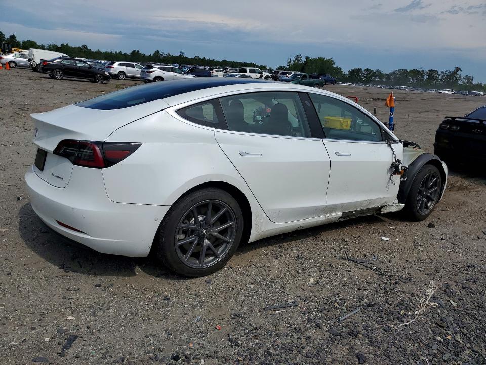 2018 Tesla Model 3 VIN 5YJ3E1EB0JF185667 COPART salvage auction — SIDE, VA - CERT OF TITLE - SALVAGE, sold $6,700 on 2026-07-29 (photo 3)