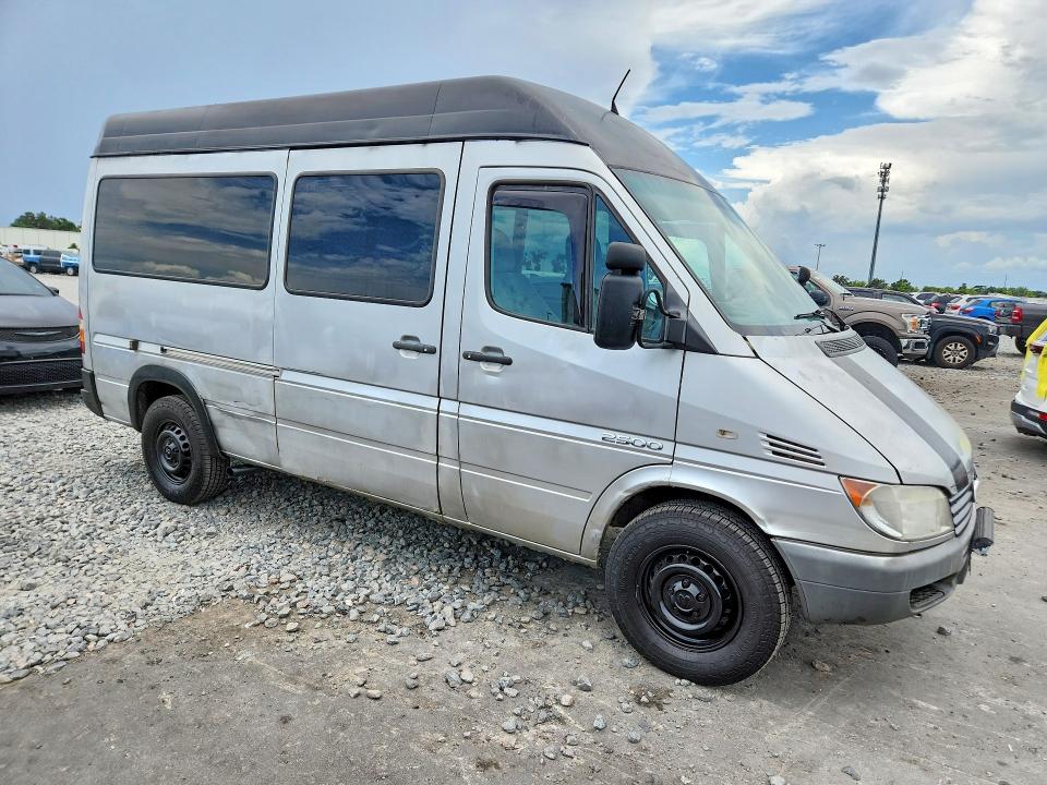 2006 Dodge Sprinter VIN WD8PD644865964848 COPART salvage auction — MINOR DENT/SCRATCHES, Ny - Certificate Of Title, sold $675 on 2026-07-08 (photo 4)