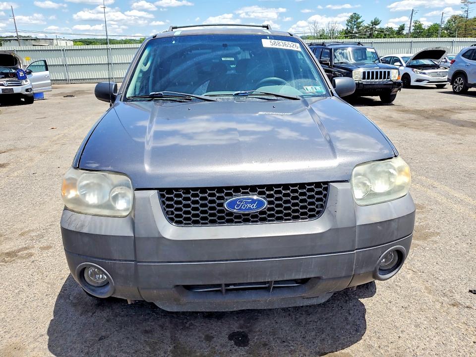 2005 Ford Escape VIN 1FMYU93175KD99593 COPART salvage auction — ENGINE BURN, PA - CERT OF SALV-R=RECONSTRUCTED, sold $400 on 2026-07-02 (photo 5)