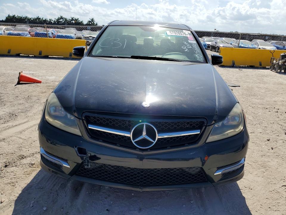 2014 Mercedes-benz C-klasse VIN WDDGF4HB7EA933069 COPART salvage auction — MECHANICAL, Fl - Dealer Only Clean Title (P), sold $1,300 on 2026-07-13 (photo 5)