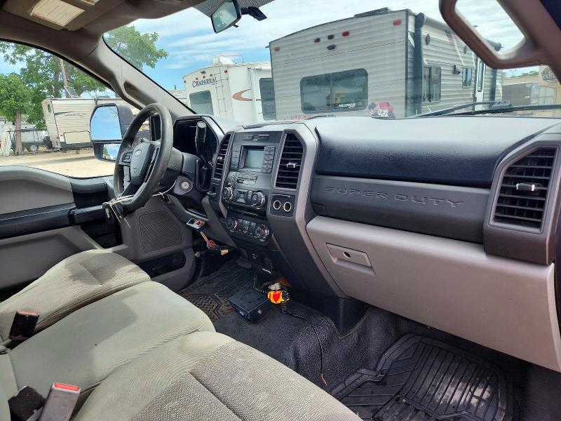 2017 Ford F-550 super duty VIN 1FDUF5GY0HED72599 COPART salvage auction — NORMAL WEAR, KS - CERTIFICATE OF TITLE, sold $17,750 on 2026-08-08 (photo 5)
