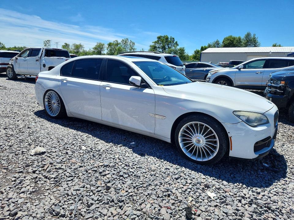 2013 BMW 7er VIN WBAYE8C56DD132363 COPART salvage auction — REAR END, Il - Salvage Certificate, sold $1,400 on 2026-07-24 (photo 4)