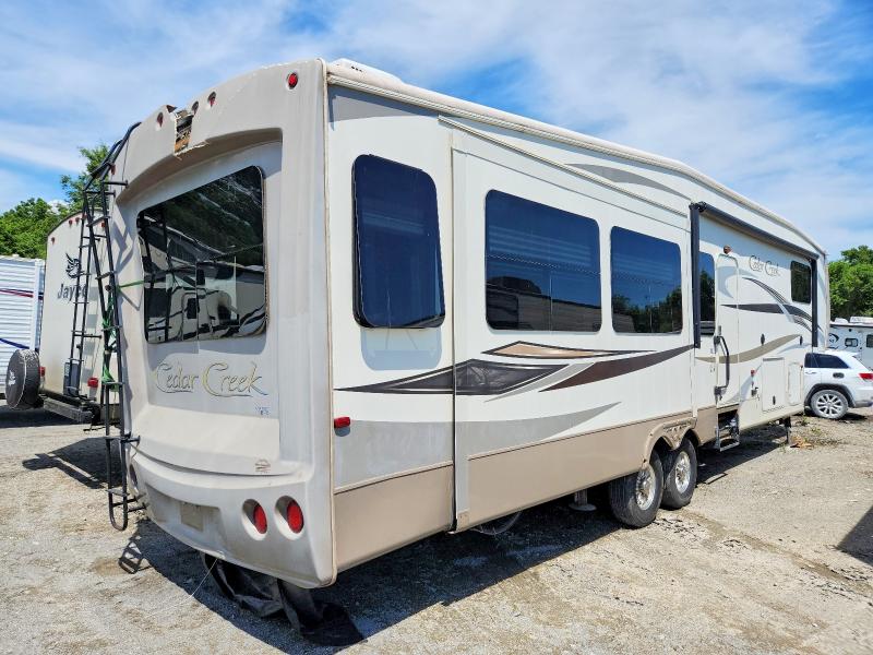 2014 Cedar creek Fifth wheel VIN 4X4FCRM22ES210283 COPART salvage auction — ALL OVER, IL - SALVAGE CERTIFICATE, sold $1,700 on 2026-07-30 (photo 4)