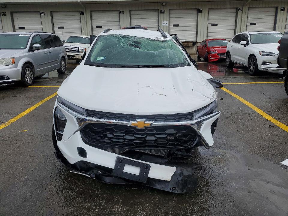 2025 Chevrolet Trax VIN KL77LHEPXSC338630 COPART salvage auction — ROLLOVER, Il - Certificate Of Title, sold $5,500 on 2026-07-27 (photo 5)
