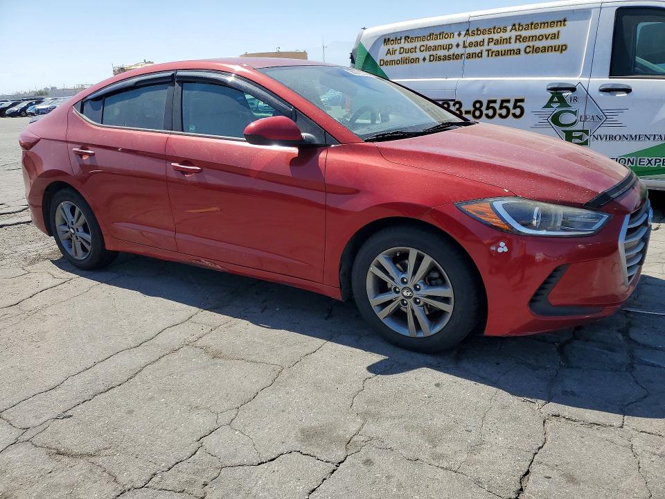 2017 Hyundai Elantra VIN KMHD74LFXHU304084 COPART salvage auction — MINOR DENT/SCRATCHES, Ca - Dis/Dlr/Exp Only Clean Title, sold $1,350 on 2026-07-06 (photo 4)