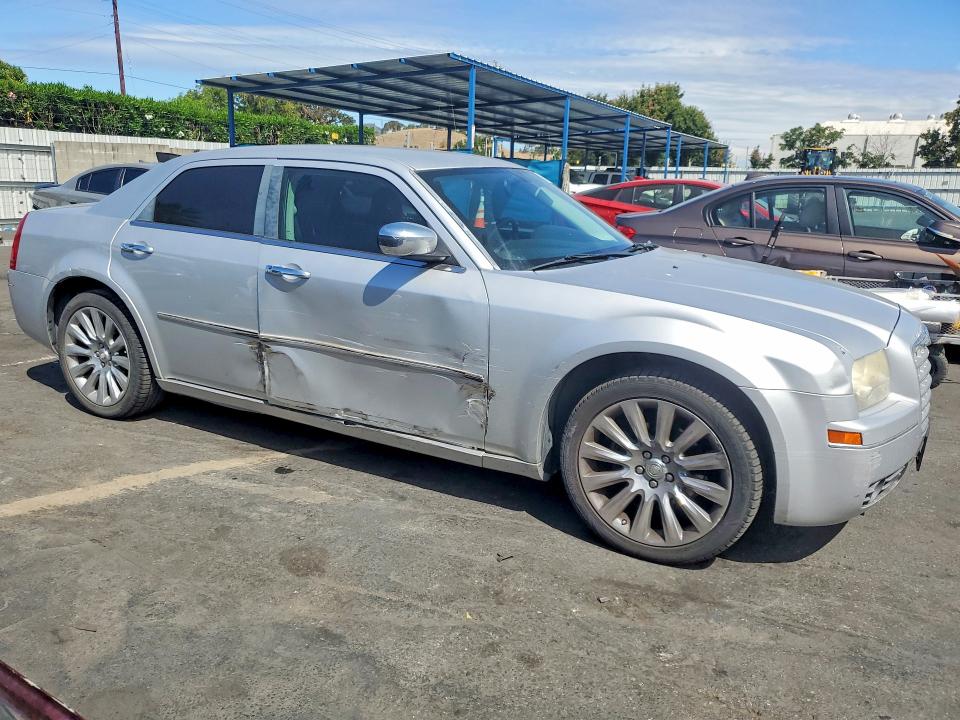 2010 Chrysler 300 VIN 2C3CA5CV5AH185565 COPART salvage auction — SIDE, CA - SALVAGE CERTIFICATE, sold $525 on 2026-07-09 (photo 4)