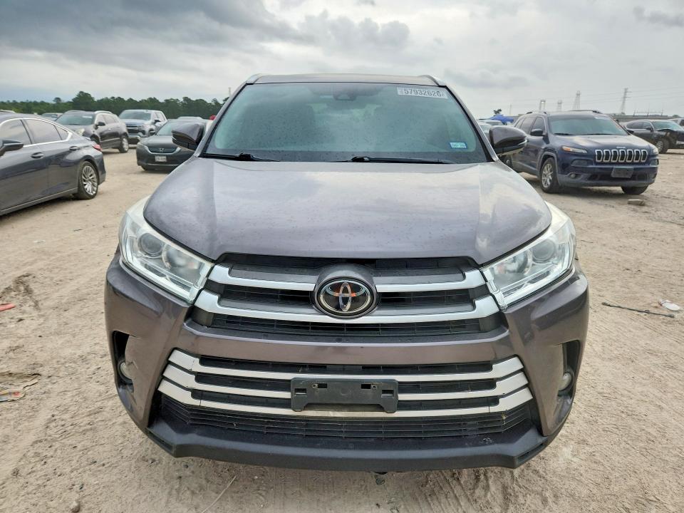 2019 Toyota VIN 5TDKZRFH2KS318315 COPART salvage auction — SIDE, Tx - Salvage Vehicle Title, sold $13,200 on 2026-07-07 (photo 5)
