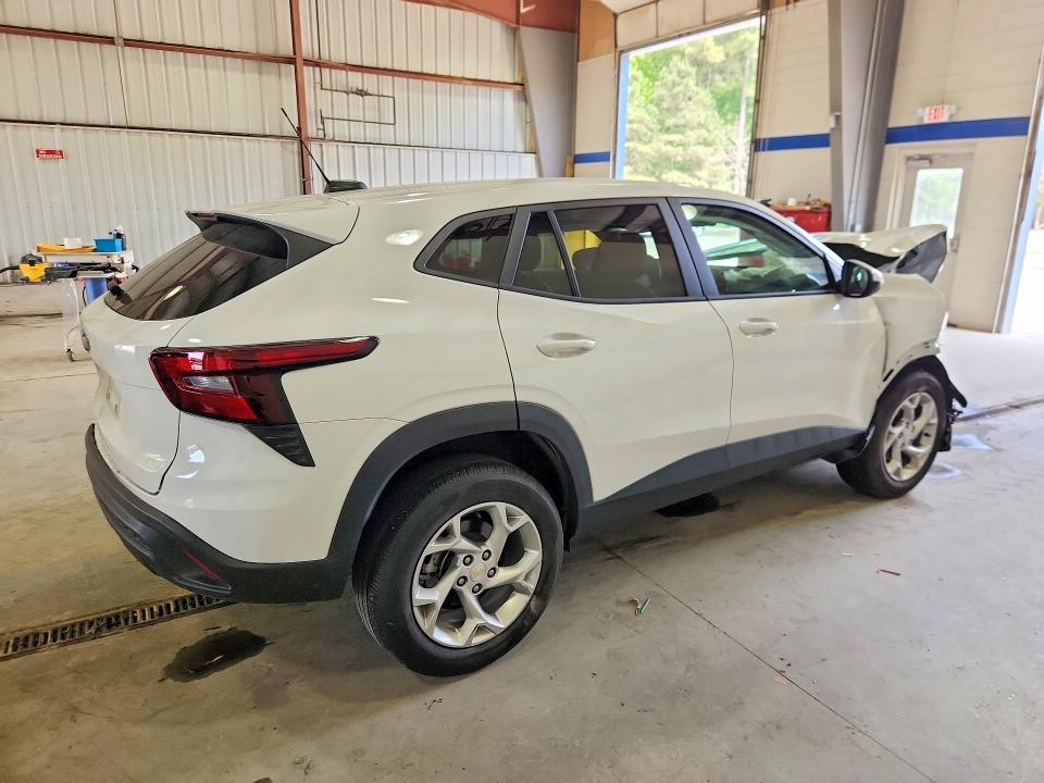 2025 Chevrolet Trax VIN KL77LFEP2SC300815 COPART salvage auction — FRONT END, Va - Cert Of Title - Salvage, sold $950 on 2026-07-17 (photo 3)