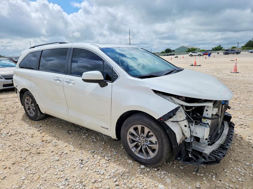 2021 Toyota Sienna VIN 5TDJRKECXMS025810 COPART salvage auction — FRONT END, Tx - Salvage Vehicle Title, sold $14,600 on 2026-07-30 (photo 4)