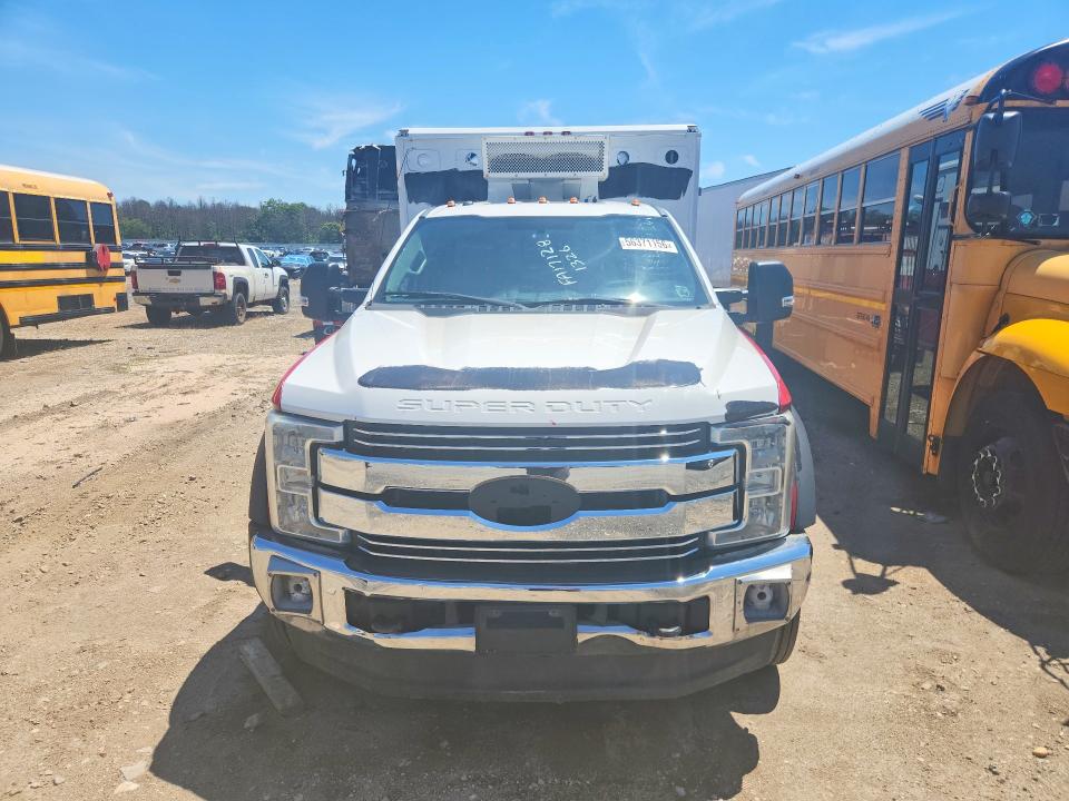 2017 Ford F-550 super duty VIN 1FD0X5HT9HEC91194 COPART salvage auction — MINOR DENT/SCRATCHES, Ny - Certificate Of Title, sold $14,500 on 2026-07-22 (photo 5)