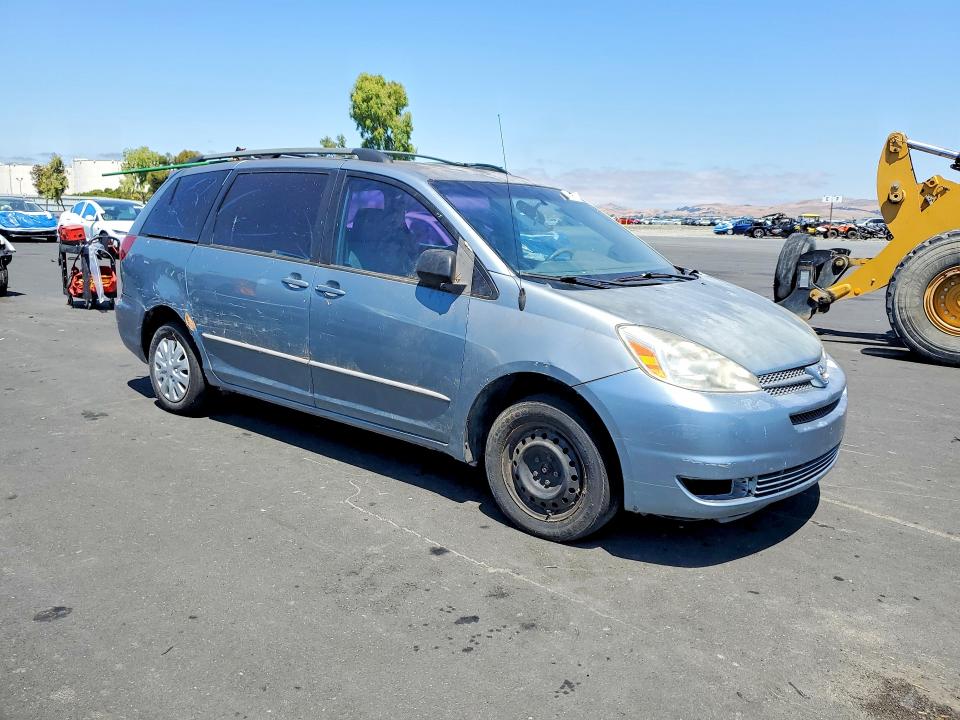 2004 Toyota Sienna VIN 5TDZA23C34S138043 COPART salvage auction — MINOR DENT/SCRATCHES, CA - DIS/DLR/EXP APP FOR DUP SALVAG, sold $650 on 2026-07-27 (photo 4)